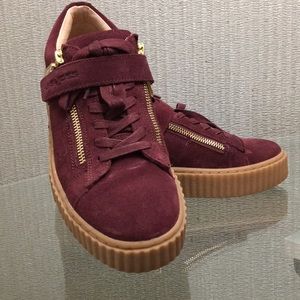 Burgundy velcro sneakers